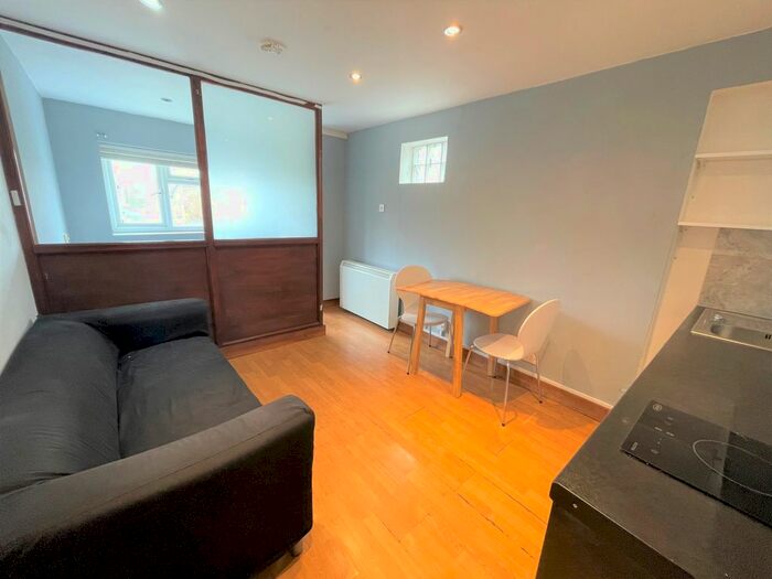 1 Bedroom Flat To Rent In Hornsey Road, Islington, N19