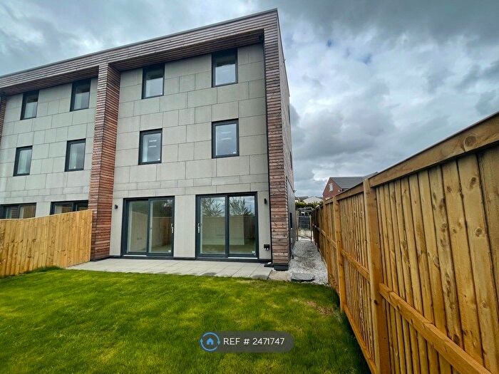 4 Bedroom Semi-Detached House To Rent In Spring Meadows, Leeds, BD11