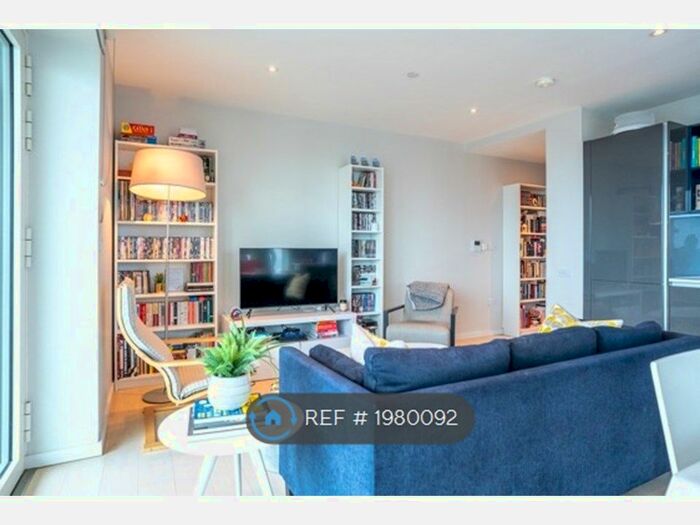 2 Bedroom Flat To Rent In Glasshouse Gardens, London, E20