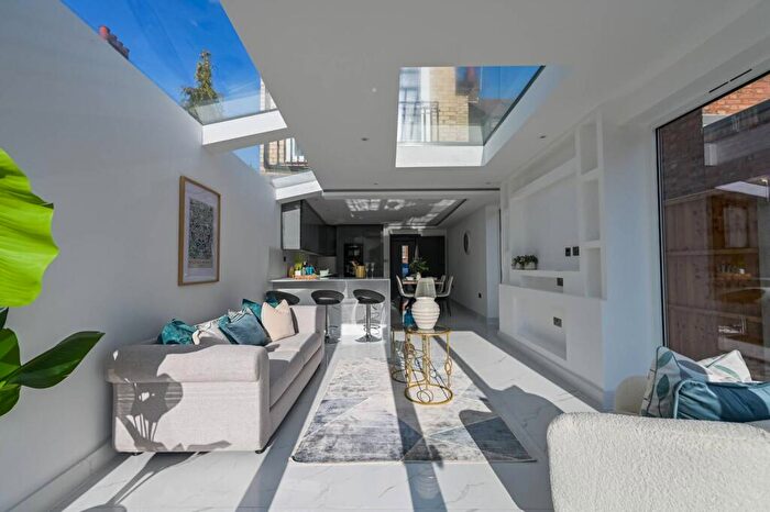 4 Bedroom House For Sale In Park Villa, New Barnet, Barnet, EN4