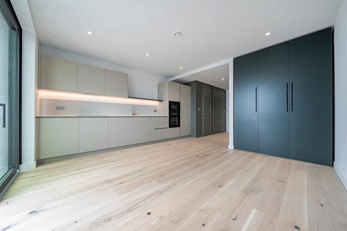 1 Bedroom Flat To Rent In Peninsula Gardens, Pilot Walk, Lower Riverside, Greenwich Peninsula, SE10