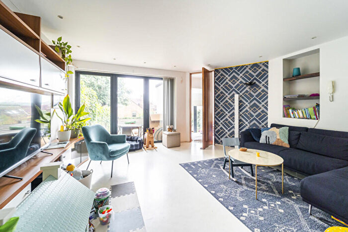 3 Bedroom Apartment For Sale In Wolseley Road, Crouch End, N8