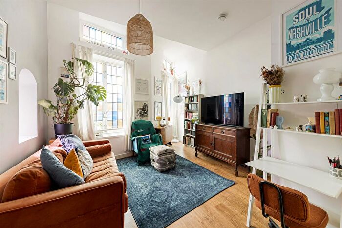 1 Bedroom Flat For Sale In Woodgrange Road, Forest Gate, E7