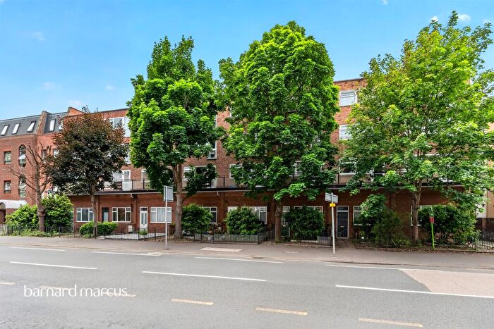 Studio For Sale In Coombe Road, New Malden, KT3