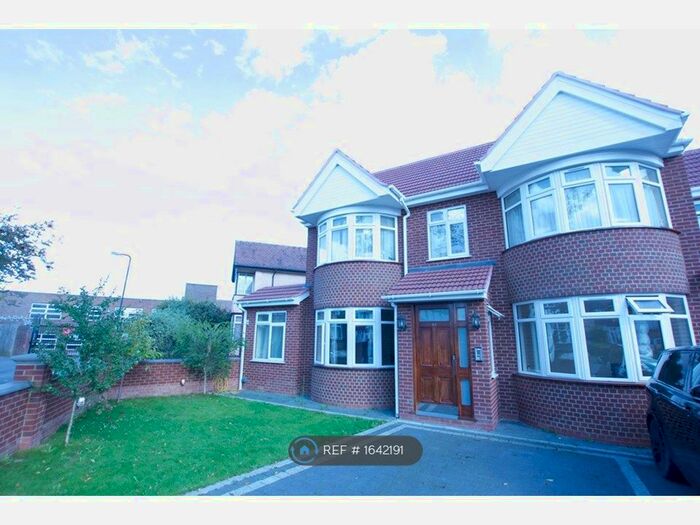 3 Bedroom Flat To Rent In Fadak House, Wembley Park, HA9