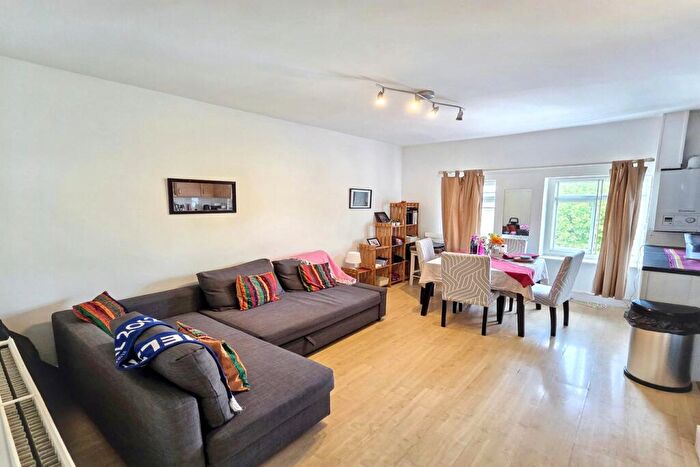 1 Bedroom Apartment To Rent In Brondesbury Villas, Kilburn, London, NW6