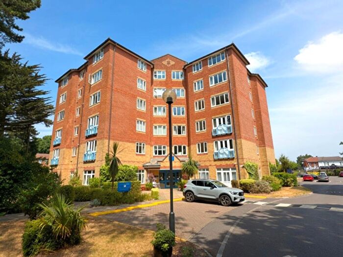 2 Bedroom Retirement Property For Sale In Lindsay Road, Branksome Park, BH13