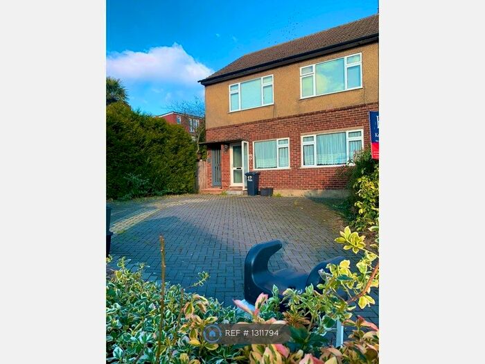 2 Bedroom Terraced House To Rent In Ruskin Close, Cheshunt, EN7