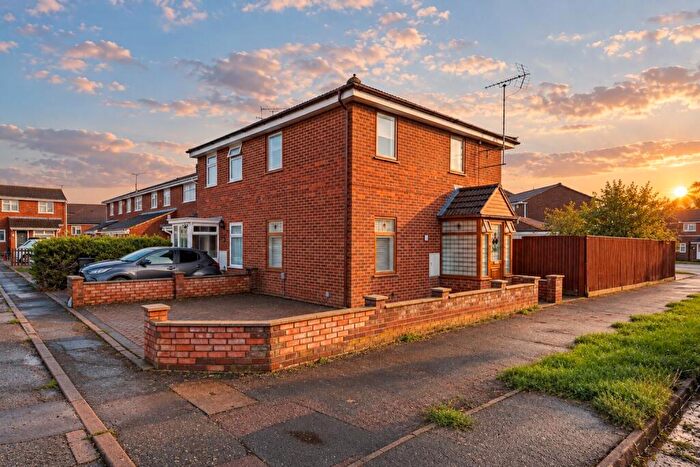 2 Bedroom Semi Detached House For Sale In Dunsmore Road, Luton, Bedfordshire, LU1