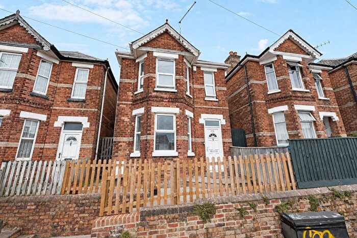 3 Bedroom Detached House For Sale In Albert Road, Poole, BH12