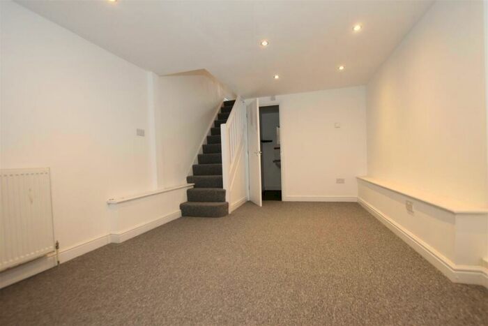 1 Bedroom Apartment To Rent In Castle Street, Ryde, PO33
