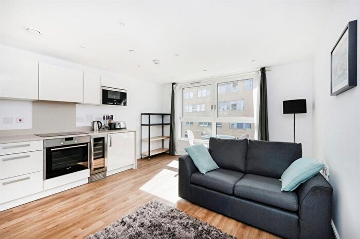 Studio To Rent In Queensland Road, N7
