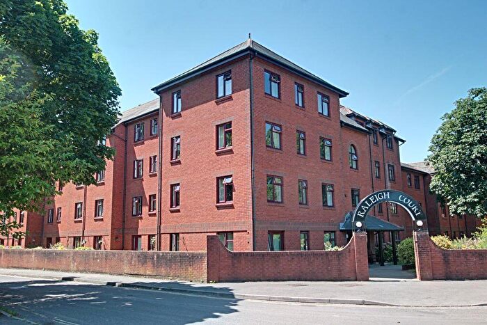 2 Bedroom Flat For Sale In Polebarn Road, Trowbridge, BA14