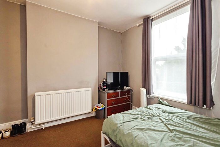 3 Bedroom End Of Terrace House For Sale In St. Stephens Road, Nottingham, NG2