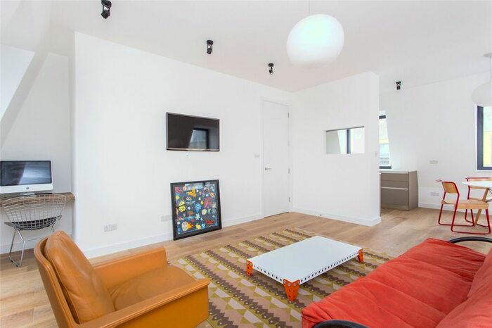 3 Bedroom Flat To Rent In Jamestown Road, London, NW1