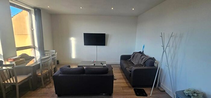 2 Bedroom Apartment To Rent In Burley Road, Leeds, West Yorkshire, LS3