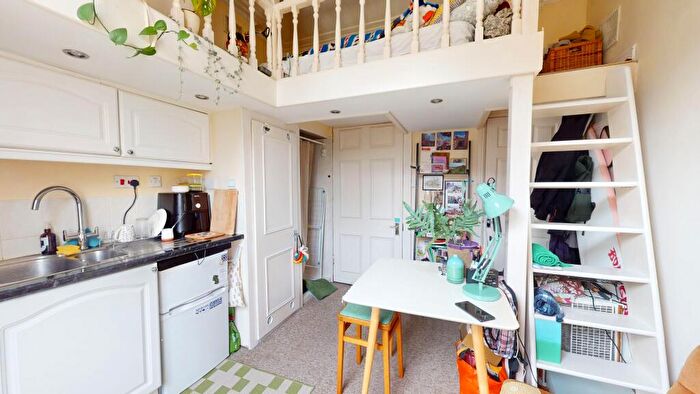 Flat To Rent In First Avenue, Hove, BN3