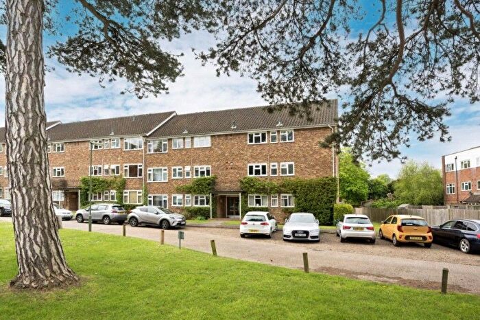 2 Bedroom Flat To Rent In Lindfield Gardens, Guildford, GU1