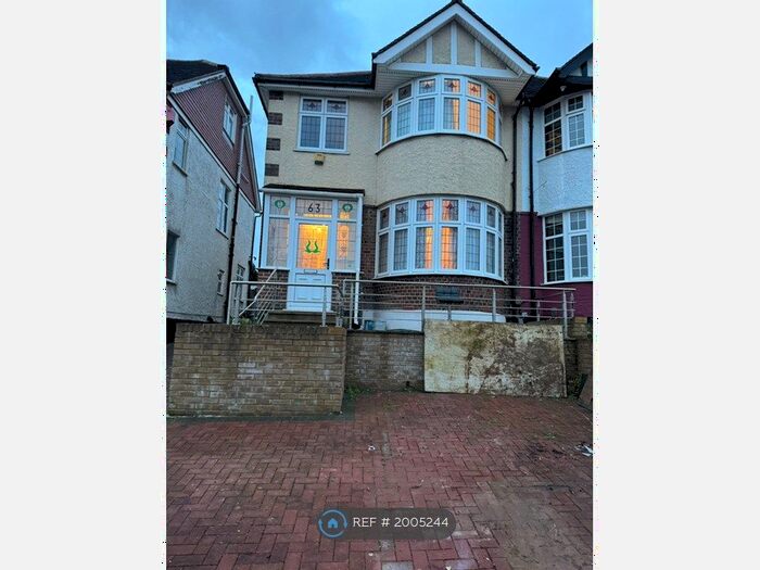 3 Bedroom Semi-Detached House To Rent In Southfields, London, NW4
