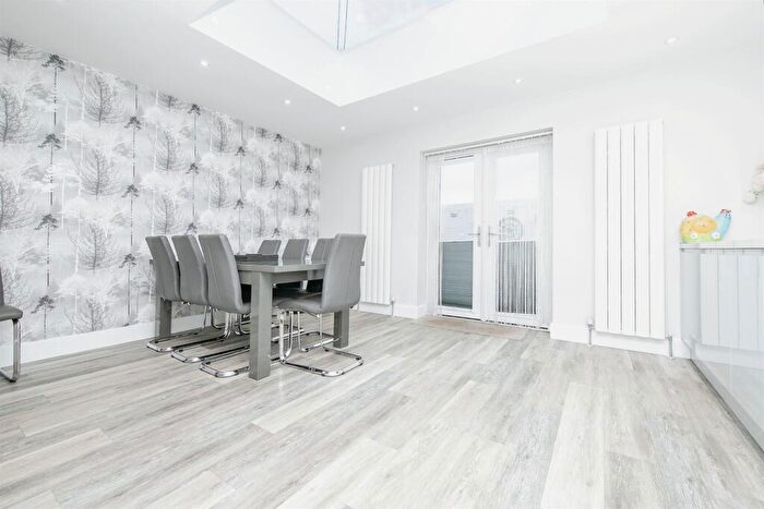 3 Bedroom End Of Terrace House For Sale In Magnolia Drive, Colchester, CO4