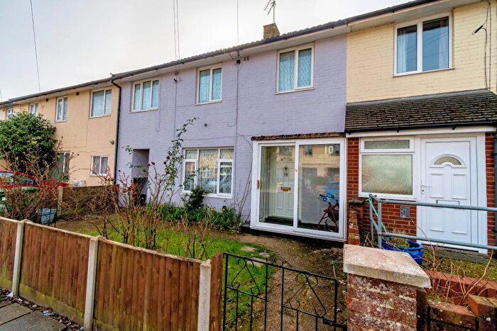 4 Bedroom Terraced House For Sale In Crigdon Close, Southampton, SO16