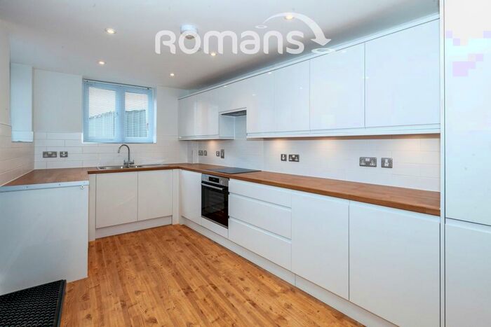 2 Bedroom Maisonette To Rent In Amberley Place, SL4