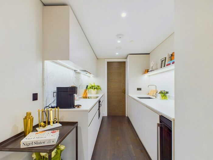 2 Bedroom Flat To Rent In Dyer's Buildings, London, EC1N