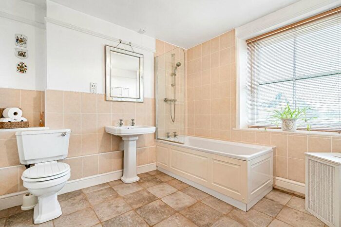 4 Bedroom Detached House For Sale In Bampton Road, Clanfield, Bampton, West Oxfordshire, OX18