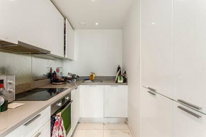 1 Bedroom Flat To Rent In Station Approach, Hayes, UB3