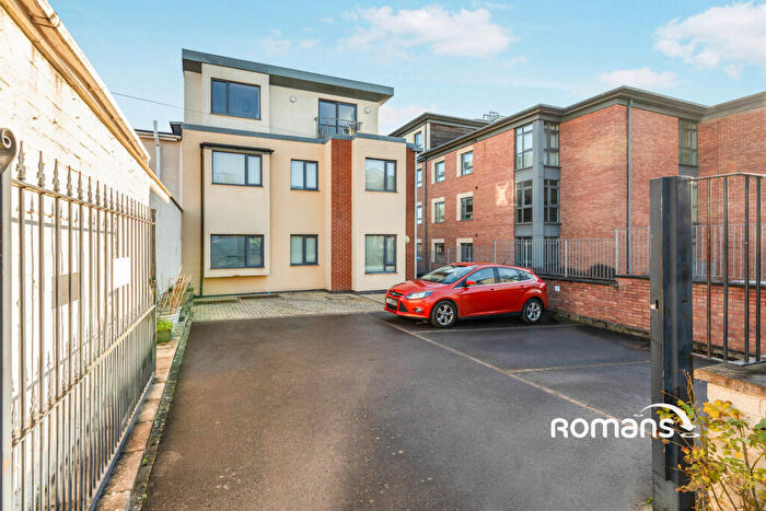 2 Bedroom Flat To Rent In Gilda Parade, Bristol, Somerset, BS14