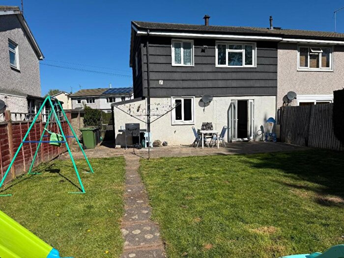 3 Bedroom Semi-Detached House For Sale In Wharfedale Road, Corby, NN17