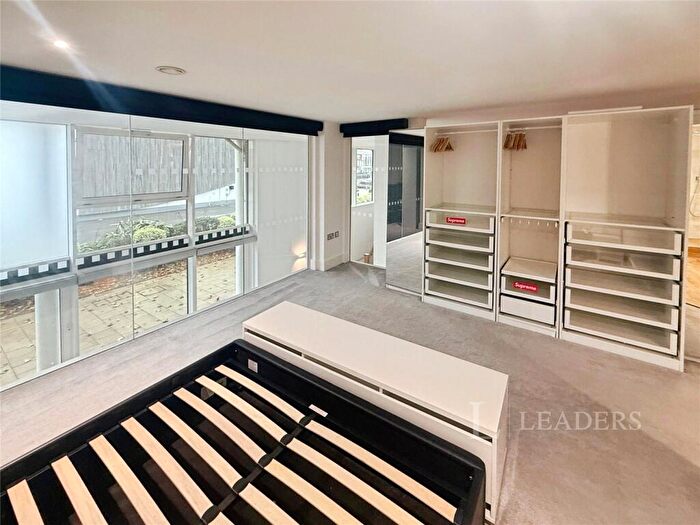 3 Bedroom Flat To Rent In Maritime Walk, Southampton, Hampshire, SO14