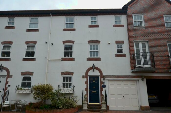 4 Bedroom Town House To Rent In Bedroom Terraced Town House In Poole, BH15