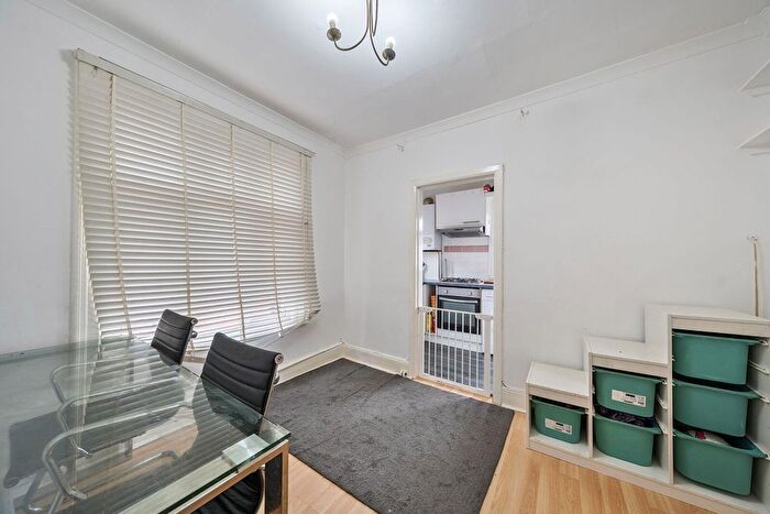 2 Bedroom Maisonette To Rent In Kingston Road, Raynes Park, London, SW20