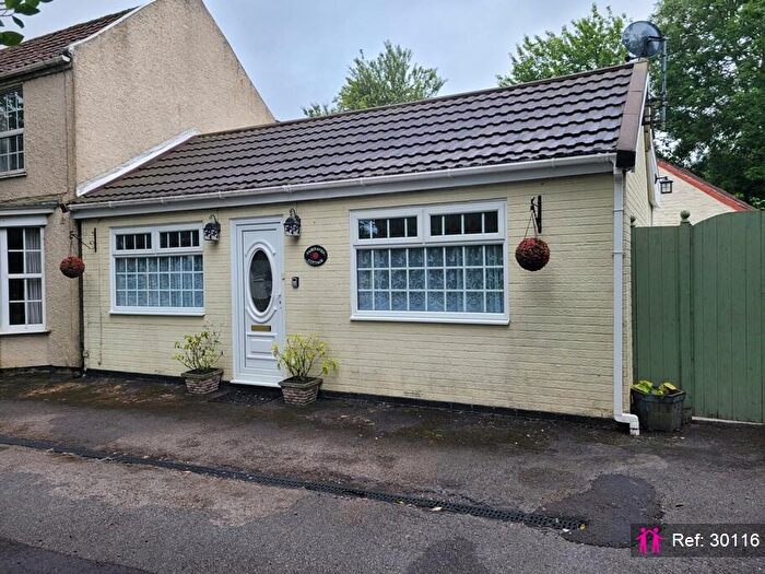 2 Bedroom Semi-Detached Bungalow To Rent In Baulk End, Hull, HU12