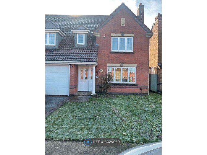 4 Bedroom Detached House To Rent In Wilson Road, Stoke-On-Trent, ST4