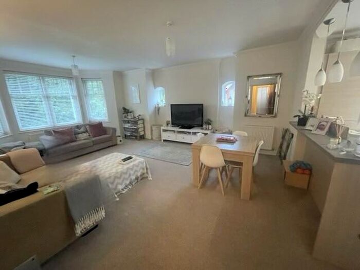 2 Bedroom Flat To Rent In Talbot Avenue, Bournemouth, BH3