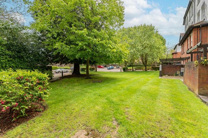 2 Bedroom Apartment To Rent In Overton Road, Sutton, SM2