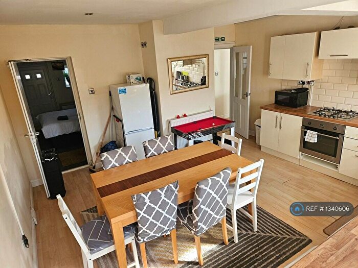 5 Bedroom Semi-Detached House To Rent In Elmbridge Road, Birmingham, B44