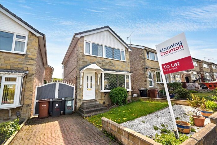 3 Bedroom Detached House To Rent In Southleigh Road, Leeds, West Yorkshire, LS11