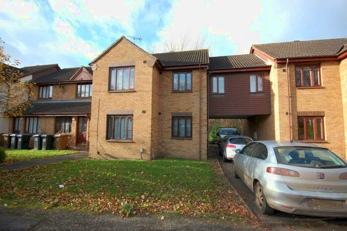 2 Bedroom Flat To Rent In Tomsfield, Hatfield, AL10