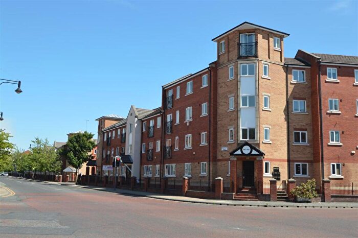 2 Bedroom Flat To Rent In Chorlton Road, Hulme, Manchester, M15