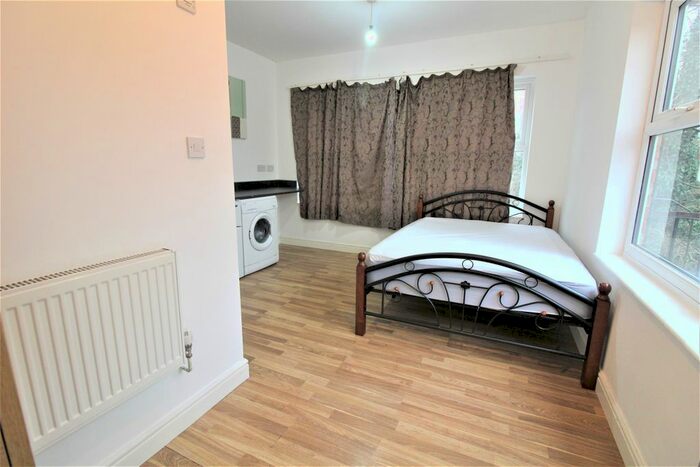 Studio To Rent In Hollies, High Street, Potters Bar EN6