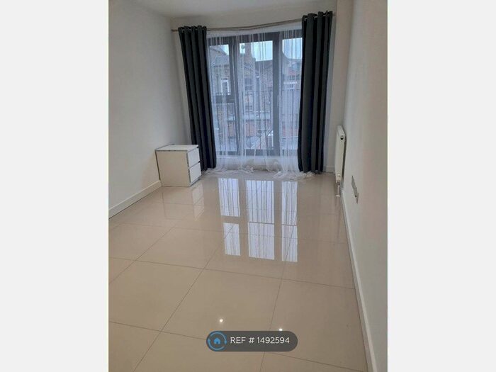 4 Bedroom Flat To Rent In Cosmos Apartments, London, E14