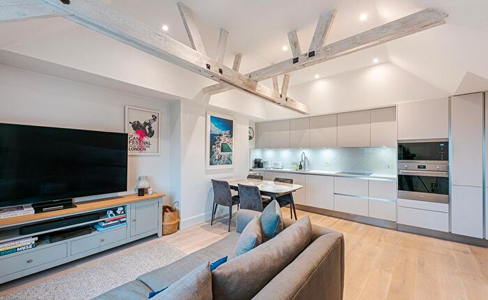 2 Bedroom Flat For Sale In Rectory Grove, London, SW4