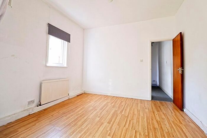 2 Bedroom Flat For Sale In Harcourt Avenue, Southend-On-Sea, SS2