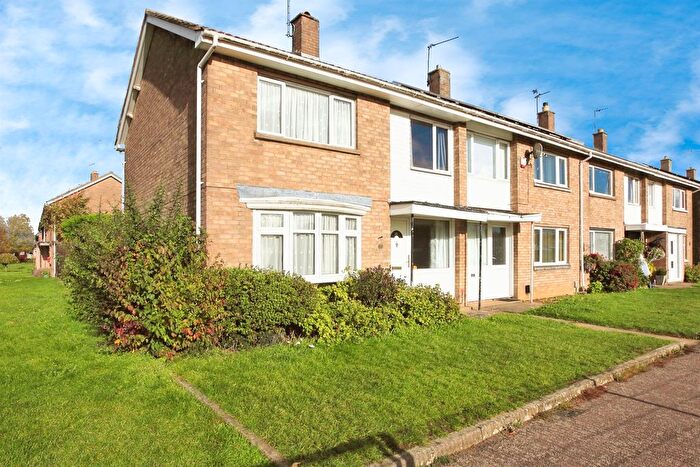 3 Bedroom End Terrace House For Sale In Stukeley Close, Peterborough, PE2