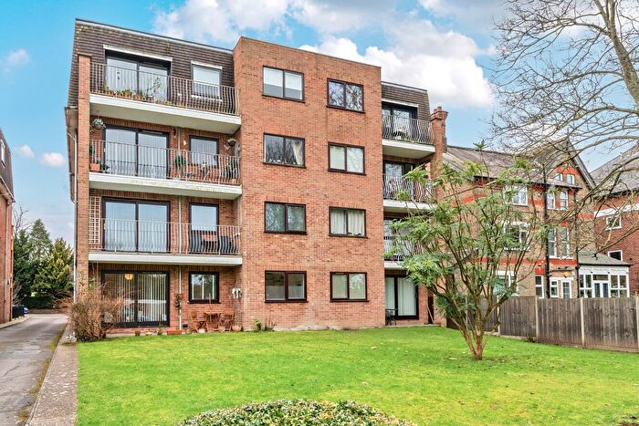 2 Bedroom Flat For Sale In Bromley Road, Beckenham, Kent, BR3