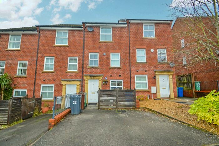 4 Bedroom Town House To Rent In Stonemere Drive, Radcliffe, Manchester, M26