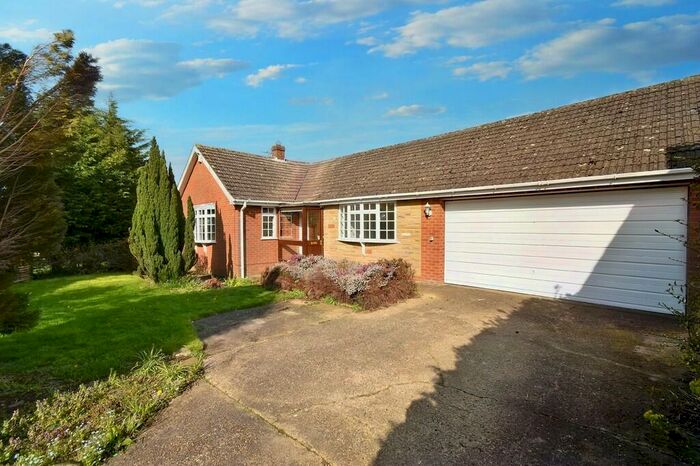 3 Bedroom Detached Bungalow For Sale In Thackers Lane, Tathwell, LN11